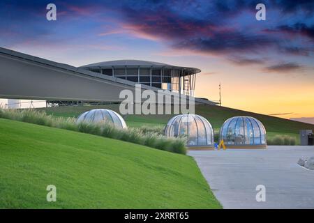 MIA Park Coffee Shop vor der Skyline von Doha. Katar Stockfoto