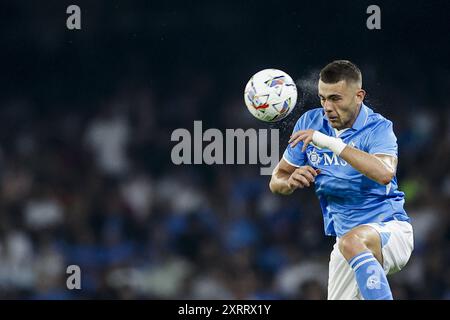 Der italienische Nationalspieler Alessandro Buongiorno kontrolliert den Ball während des Fußballspiels Coppa Italia zwischen SSC Napoli und Modena im Diego Armando Maradona Stadium in Neapel, Süditalien, am 10. August 2024 Stockfoto