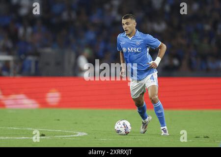 Der italienische Nationalspieler Alessandro Buongiorno kontrolliert den Ball während des Fußballspiels Coppa Italia zwischen SSC Napoli und Modena im Diego Armando Maradona Stadium in Neapel, Süditalien, am 10. August 2024 Stockfoto