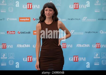 Die italienische Schauspielerin Celeste Della Porta nimmt am Fotobesuch des 54. Giffoni Film Festivals 2024 Teil. (Foto: Andrea Gulí / SOPA Images/SIPA USA) Stockfoto