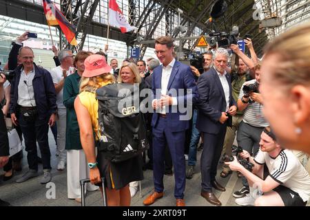 Empfang der Deutschen Olympia Mannschaft 2024 in Köln Heriette Reker gemeinsam mit Nancy Faeser und Hendrik Wuest beim Empfang der Deutschen Olympia Mannschaft 2024 am Köln Hauptbahnhof, Köln, 12.08.2024 Köln Nordrhein-Westfalen Deutschland *** Empfang der Deutschen Olympiameisterschaft 2024 in Köln Heriette Reker zusammen mit Nancy Faeser und Hendrik Wuest beim Empfang der Deutschen Olympiameisterschaft 2024 im Kölner Hauptbahnhof, Köln, 12 08 2024 Köln Nordrhein-Westfalen Deutschland Stockfoto