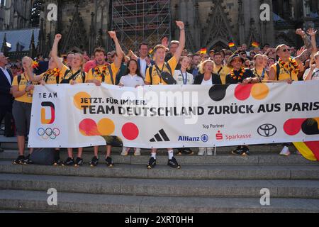 Empfang der Deutschen Olympia Mannschaft 2024 in Köln Nancy Faeser gemeinsam mit Heriette Reker mit der Deutschen Olympia Mannschaft 2024 am Köln Hauptbahnhof, Köln, 12.08.2024 Köln Nordrhein-Westfalen Deutschland *** Empfang der Deutschen Olympiameisterschaft 2024 in Köln Nancy Faeser zusammen mit Heriette Reker mit der Deutschen Olympiameisterschaft 2024 im Kölner Hauptbahnhof, Köln, 12 08 2024 Köln Nordrhein-Westfalen Deutschland Stockfoto