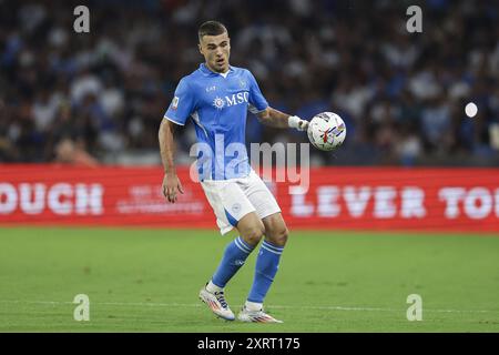 Der italienische Nationalspieler Alessandro Buongiorno kontrolliert den Ball während des Fußballspiels Coppa Italia zwischen SSC Napoli und Modena im Diego Armando Maradona Stadium in Neapel, Süditalien, am 10. August 2024 Stockfoto