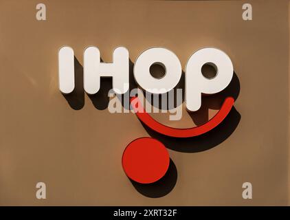 IHOP-Schild am Gebäude in Augusta Maine Stockfoto