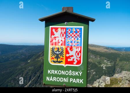 Nationalpark Krkonose, Schild Snezka Tschechische Republik Stockfoto