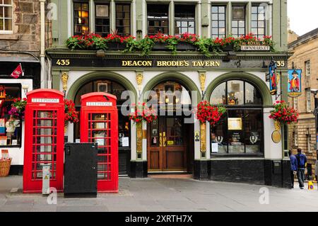 Deacon Brodie's Tavern an Edinburghs Royal Mile. Stockfoto