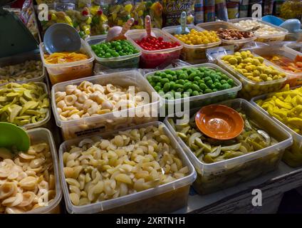 Gurken zum Verkauf in einem Markt, Penang Island, George Town, Malaysia Stockfoto