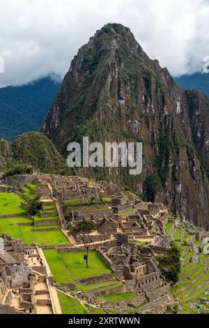 Vertikale Machu Picchu inka Ruinen, Machu Picchu Historical Sanctuary, Cusco, Peru. Stockfoto