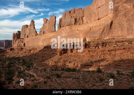 Dramatische Felsformationen erstellen abstrakte Formen in der Landschaft im Arches National Park im Canyon lands National Park in der Nähe von Moab, Utah, USA. Stockfoto