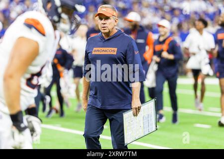 11. August 2024: Denver Broncos-Cheftrainer Sean Payton während des Vorsaisonspiels gegen die Indianapolis Colts im Lucas Oil Stadium in Indianapolis, Indiana. John Mersits/CSM. Stockfoto