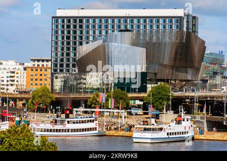 Herrlicher Blick auf den See Mälaren und das Stockholmer Waterfront Congress Centre im Stadtzentrum Stockholms, Schweden. Stockfoto