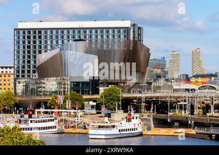 Herrlicher Blick auf den See Mälaren und das Stockholmer Waterfront Congress Centre im Stadtzentrum Stockholms, Schweden. Stockfoto