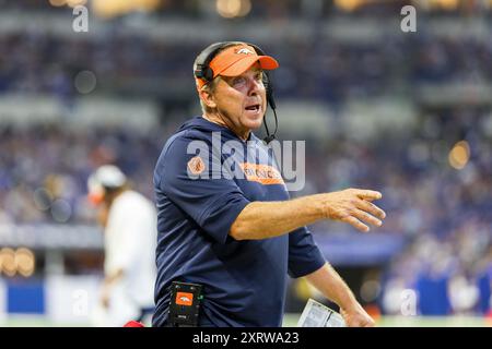 11. August 2024: Denver Broncos-Cheftrainer Sean Payton während des Vorsaisonspiels gegen die Indianapolis Colts im Lucas Oil Stadium in Indianapolis, Indiana. John Mersits/CSM. Stockfoto