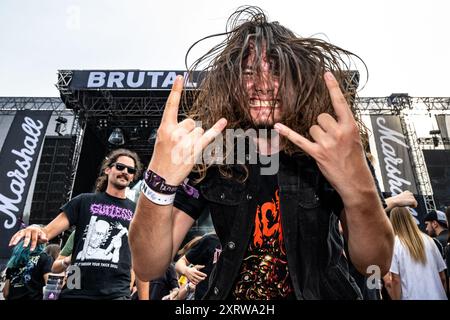 Jaromer, Region Nachod. August 2024. Fans beim 27. Brutal Assault Extreme Music Festival in der Festung Josefov bei Jaromer, Region Nachod, Tschechien, 9. August 2024. Quelle: David Tanecek/CTK Photo/Alamy Live News Stockfoto