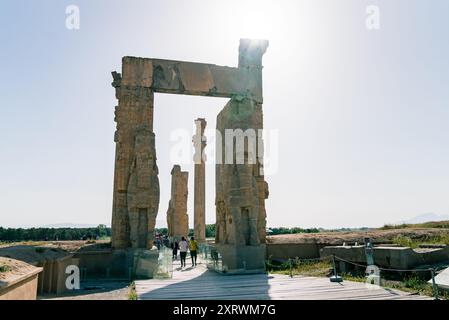 Persepolis, Iran - 3. Mai 2019: Eingangstor zu Persepolis, der Hauptstadt des Achämenidenreichs, die später von Alexander dem Großen zerstört wurde. Historisches ci Stockfoto