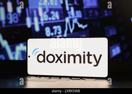 Paraguay. August 2024. In dieser Abbildung wird das Logo von Doximity, Inc. Auf einem Smartphone-Bildschirm angezeigt. (Foto von Jaque Silva/SOPA Images/SIPA USA) *** ausschließlich für redaktionelle Nachrichten *** Credit: SIPA USA/Alamy Live News Stockfoto