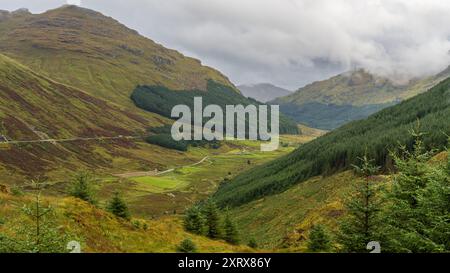 Blick vom Rest und Be Thankful Viewpoint in der Nähe von Loch Restil, Argyll und Bute, Schottland, Großbritannien Stockfoto