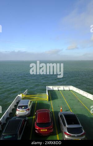 Eine Autofähre, die von Isle of Wight nach Southampton in Großbritannien fährt Stockfoto