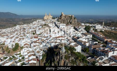 Luftaufnahme der Gemeinde Olvera in der Provinz Cadiz, Spanien. Stockfoto