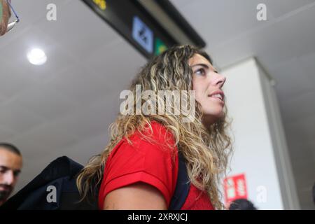 Santiago del Monte, Spanien, 12. August 2024: Die Athletin Bárbara Camblor bei ihrer Ankunft am Flughafen während der Ankunft des spanischen Olympiateams am 12. August 2024 auf dem Flughafen Asturias in Santiago del Monte, Spanien. Quelle: Alberto Brevers / Alamy Live News. Stockfoto