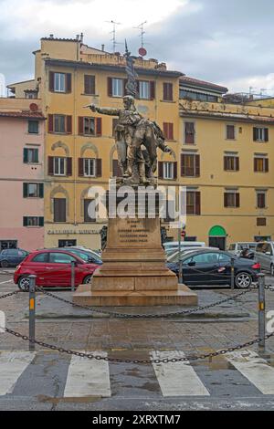 Florenz, Italien - 2. Februar 2018: Denkmal für gefallene Garibaldi-Soldaten in der Schlacht von Mentana Historisches Wahrzeichen des Bildhauers Oreste Calzolari in der Stadt Stockfoto