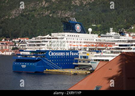 BERGEN, NORWEGEN - 11. AUGUST 2016: Kreuzfahrtschiff Horizon Valletta der Firma Croisieres de France in Bergen, Norwegen Stockfoto