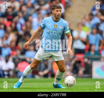 London, Großbritannien. August 2024. August 2024 - Manchester City gegen Manchester United - Community Shield - Wembley Stadium. Manchester Citys Ruben Dias in Aktion. Bildnachweis: Mark Pain/Alamy Live News Stockfoto