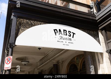 Das Pabst Theater ist eine Musikhalle, die 1895 in der Innenstadt von Milwaukee erbaut wurde und auch als „The Pabst“ bekannt ist. Stockfoto