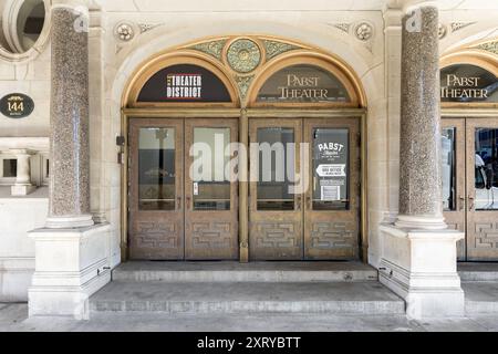 Das Pabst Theater ist eine Musikhalle, die 1895 in der Innenstadt von Milwaukee erbaut wurde und auch als „The Pabst“ bekannt ist. Stockfoto