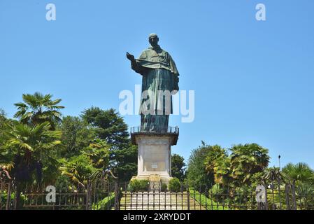 Statue von San Carlo Borromeo, nördlich von Arona am Lago Maggiore, Italien. Stockfoto