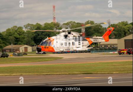 Die norwegische AW101 SAR Queen startet am Abflugtag am Royal International Air Tattoo Stockfoto