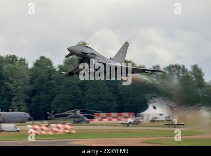 Deutsche Luftwaffe EF2000 (Eurofighter) startet am Abflugtag bei der Royal International Air Tattoo Stockfoto