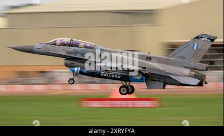 Hellenic (griechische) Air Force F-16D startet am Abflugtag am Royal International Air Tattoo Stockfoto