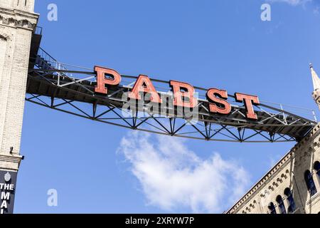 Die historische Pabst Brewery befindet sich seit 1844 in Milwaukee. Diese Flagship-Brauerei wurde 1996 geschlossen, bietet aber auch heute noch historische Touren und Veranstaltungen an. Stockfoto