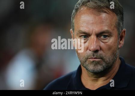 Barcelona, Spanien. August 2024. FC Barcelona Cheftrainer Hansi Flick Credit: PRESSINPHOTO SPORTS AGENCY/Alamy Live News Stockfoto