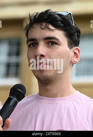 LONDON, ENGLAND: 12. August 2024: Hunderte von Demonstranten protestieren gegen das Ende des Massakers in Gaza und den Völkermord an den Palästinensern Proteste gegen den israelischen Luftangriff auf die Waffenlieferungen einer palästinensischen Schule durch die USA haben mehr als 100 Menschen getötet. Quelle: Siehe Li/Picture Capital/Alamy Live News Stockfoto