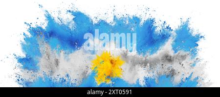 Bunte Flagge von argentinien mit gelber heller cyanblauer Farbe holi Farbe Pulver Explosion isoliert auf weißem Hintergrund. argentinischer Partyfußball Stockfoto