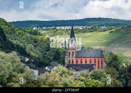 Oberwesel, Deutschland - 11. Juni 2024: Liebfrauenkirche ist eine hochgotische Kirche in Oberwesel, Rheinschlucht, Deutschland Stockfoto