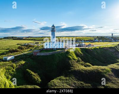 Flamborough Lighthouse and Cliffs from a Drohne, Flamborough, Yorkshire, England Stockfoto