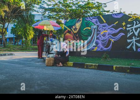 Balikpapan, Indonesien - 1. August 2024. Jamu ist ein traditionelles Kräutergetränk oder eine Zubereitung aus javanischer Kultur. Stockfoto