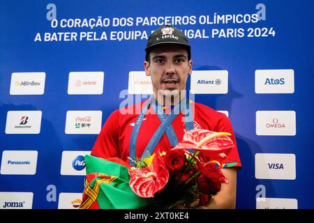 Porto, Portugal. August 2024. Luri Leitao, Radfahrer und Meister der Olympischen Spiele in Paris, kommt am Flughafen Francisco Sa Carneiro in Porto an. Quelle: SOPA Images Limited/Alamy Live News Stockfoto