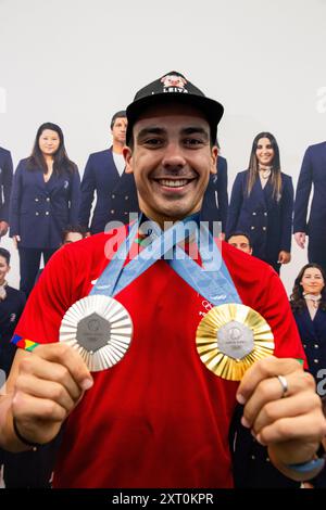 Porto, Portugal. August 2024. Luri Leitao, Radrennfahrer und Olympiasieger in Paris, kommt am Flughafen Francisco Sá Carneiro in Porto an. (Foto: Rita Franca/SOPA Images/SIPA USA) Credit: SIPA USA/Alamy Live News Stockfoto
