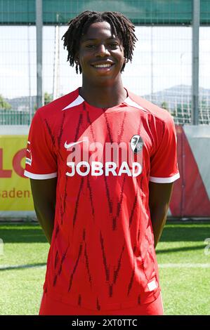 Freiburg, Deutschland. August 2024. Freiburg, Deutschland - 08. August 2024: Mediaday/Fotosession mit 1. Bundesliga SC Freiburg Profis, Johan Manzambi Nr. 44 (Foto: Mediensegel/SIPA USA) Credit: SIPA USA/Alamy Live News Stockfoto