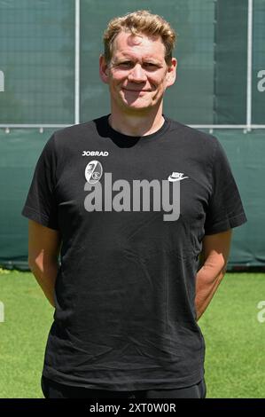 Freiburg, Deutschland. August 2024. Freiburg, Deutschland - 08. August 2024: Mediaday/Fotosession mit 1. Bundesliga SC Freiburg Profis, Physiotherapeut Torge Schwarz (Foto: Mediensegel/SIPA USA) Credit: SIPA USA/Alamy Live News Stockfoto