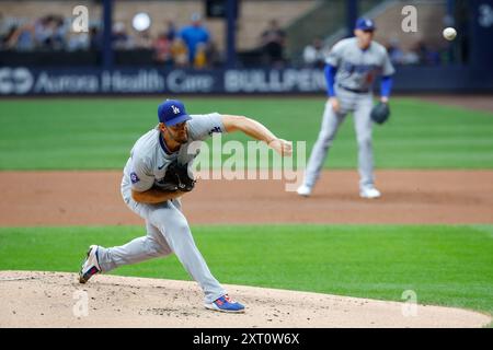 Milwaukee, USA. 12. August 2024: Clayton Kershaw (22), Pitcher der Los Angeles Dodgers, spielt während des Spiels zwischen den Milwaukee Brewers und den Los Angeles Dodgers auf dem American Family Field in Milwaukee, WI. Darren Lee/CSM Credit: CAL Sport Media/Alamy Live News Stockfoto