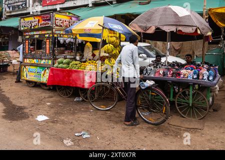 Ländlicher indischer Markt fotografiert im Mai in Madhya Pradesh, Indien Stockfoto