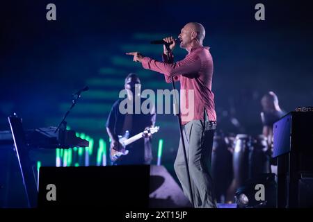 Biagio Antonacci tritt live im Anfiteatro degli Scavi auf der LIVE-Tour „Funziona solo se stiamo insieme“ 2024 in Pompeji auf. Stockfoto