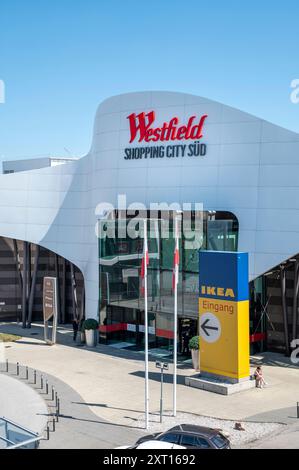 Wien, Österreich - 8. August 2024 : Westfield Shopping City Süd , SCS, Einkaufszentrum in Vösendorf und Wiener Neudorf, südlich von Wien, Österreich Stockfoto