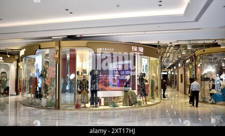 Seidenmarkt Xiushui Street, Einkaufsmarkt beliebt bei ausländischen Touristen in Peking, China am 18. April 2024 Stockfoto