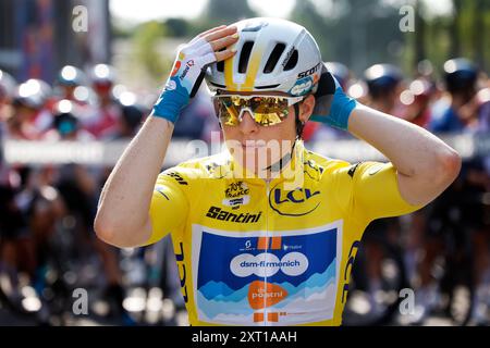 DORDRECHT - Charlotte Kool vor dem Start der zweiten Etappe der Tour de France Femmes, der Tour de France für Frauen, von Dordrecht nach Rotterdam. Die mehrtägige Radtour ist Teil der UCI Women's WorldTour und dauert bis zum 18. August. ANP BAS CZERWINSKI Stockfoto